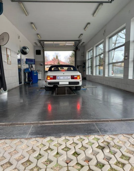 Porsche 944