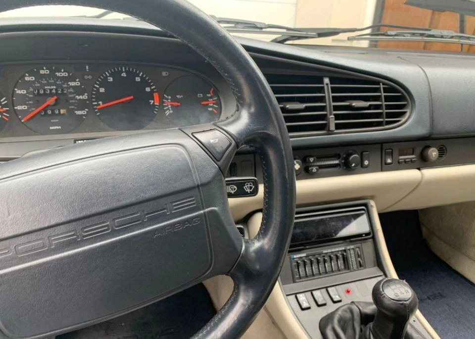 Porsche 944