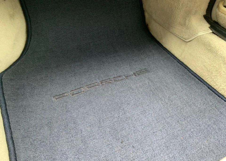 Porsche 944