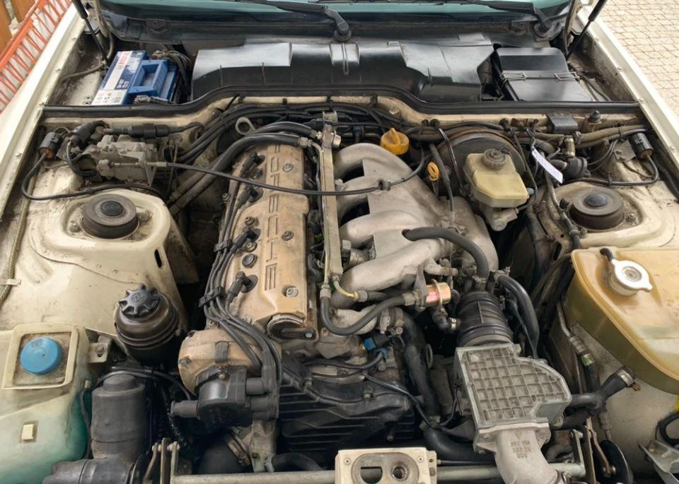 Porsche 944