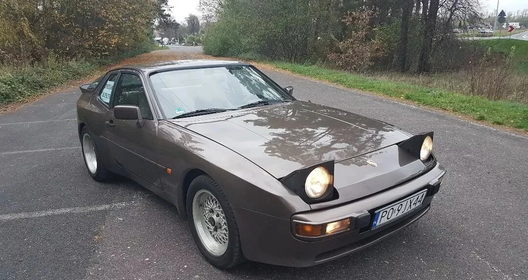 Porsche 944