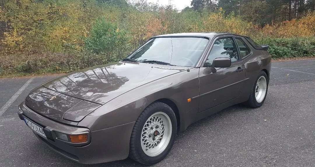 Porsche 944
