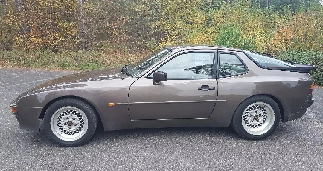Porsche 944