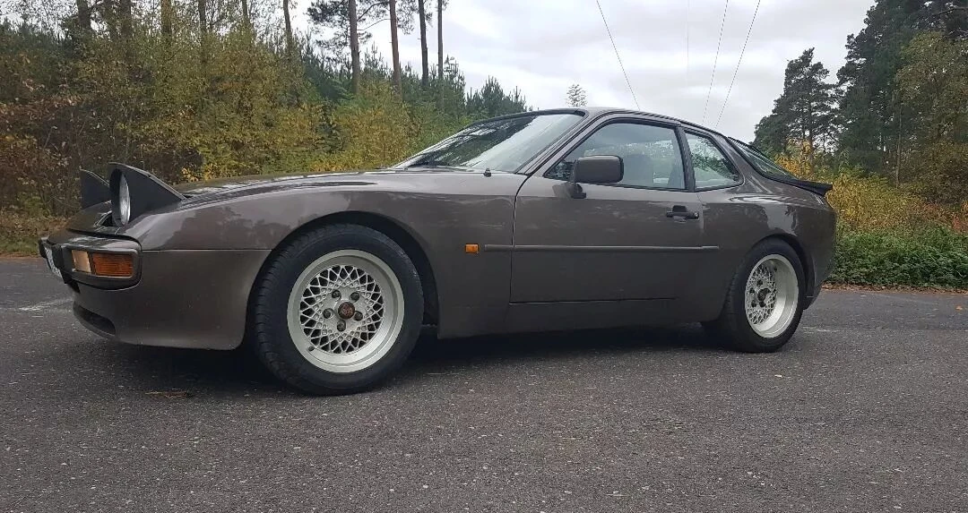 Porsche 944