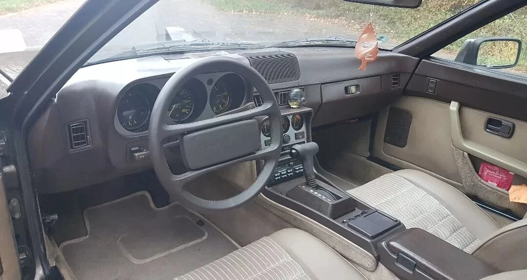 Porsche 944