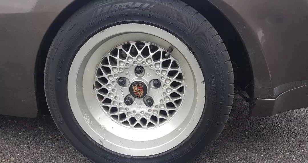 Porsche 944