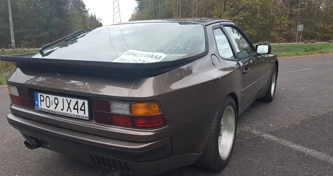 Porsche 944