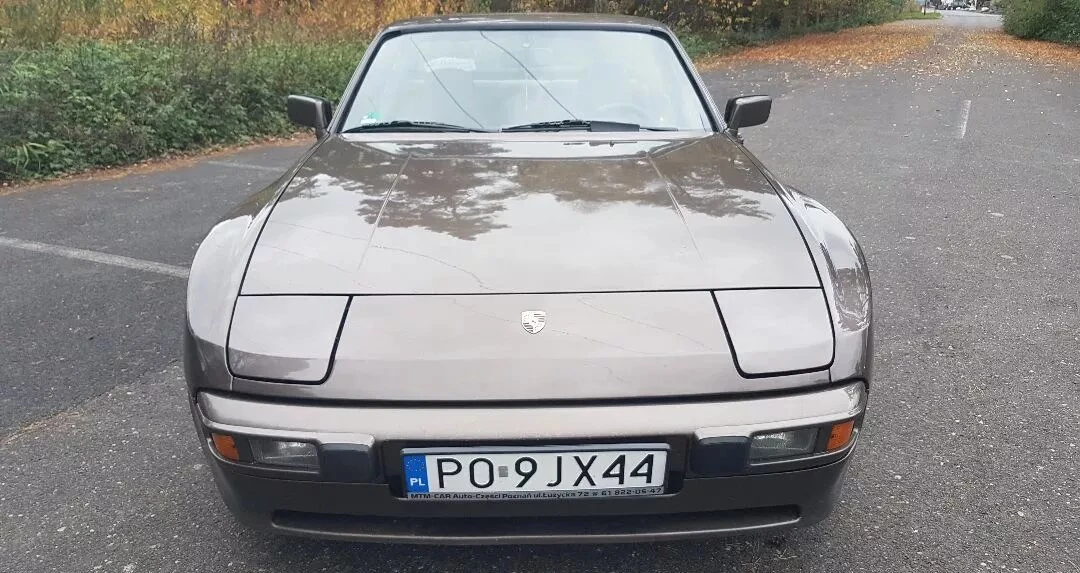 Porsche 944