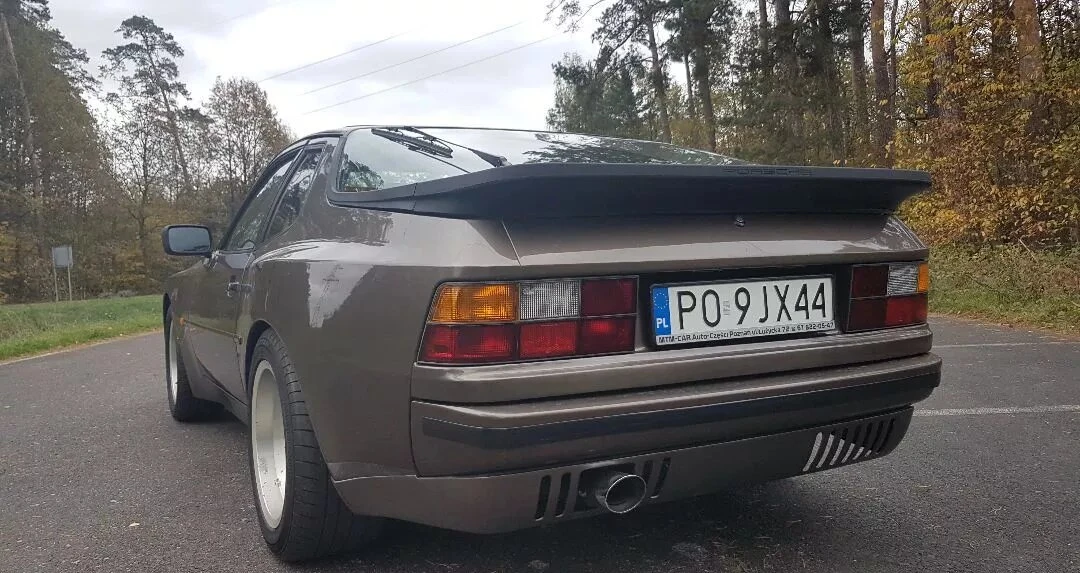 Porsche 944