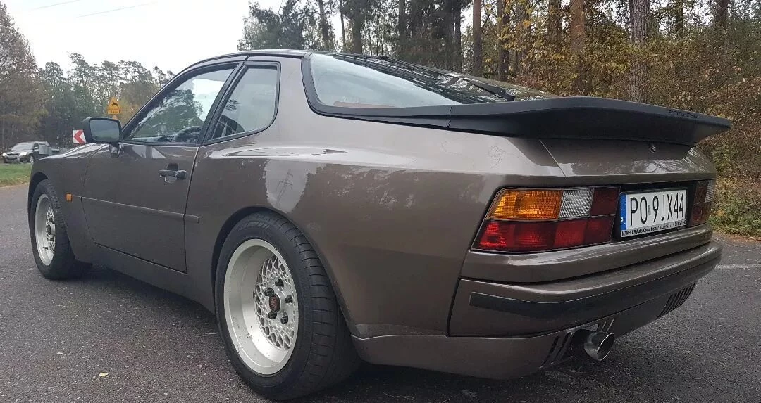 Porsche 944