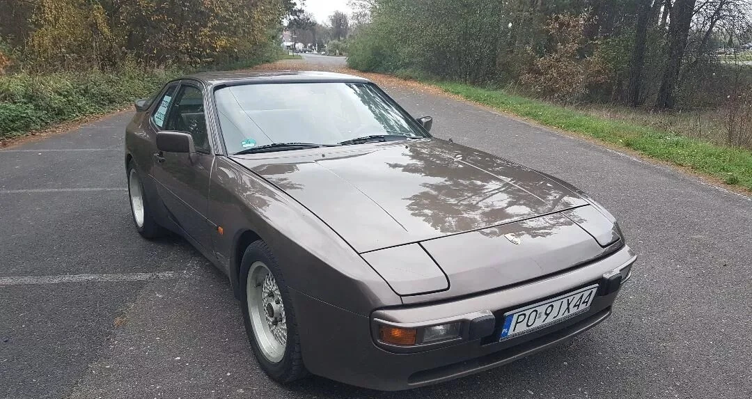 Porsche 944