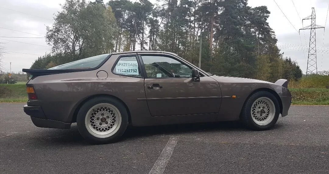Porsche 944