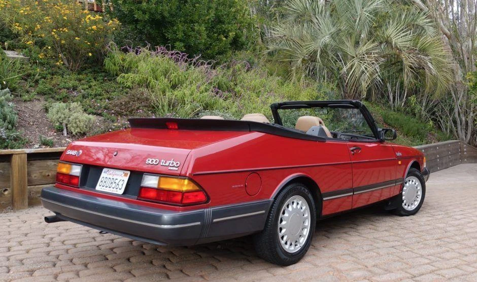 Saab 900