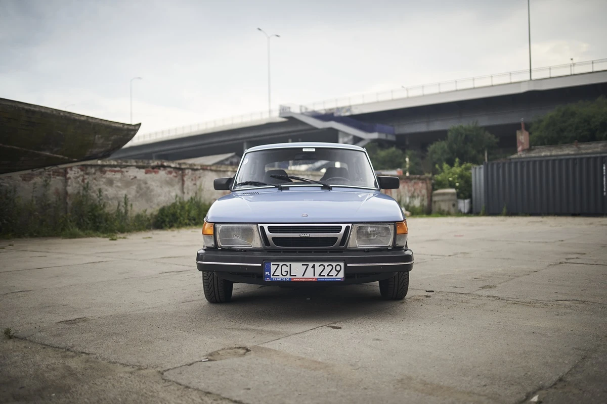 Saab 900