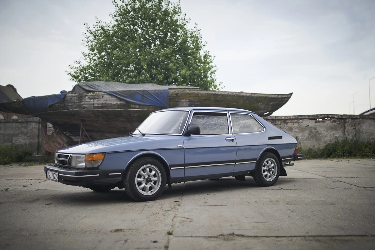 Saab 900