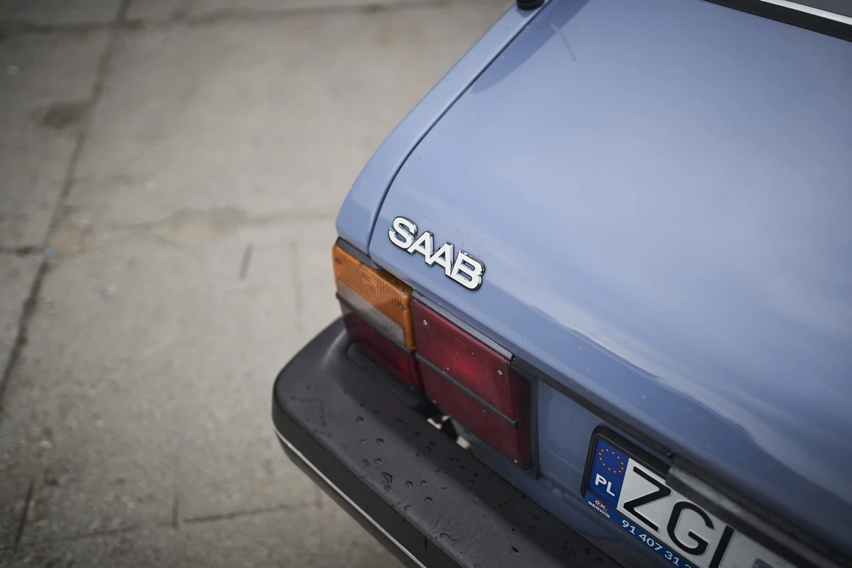 Saab 900