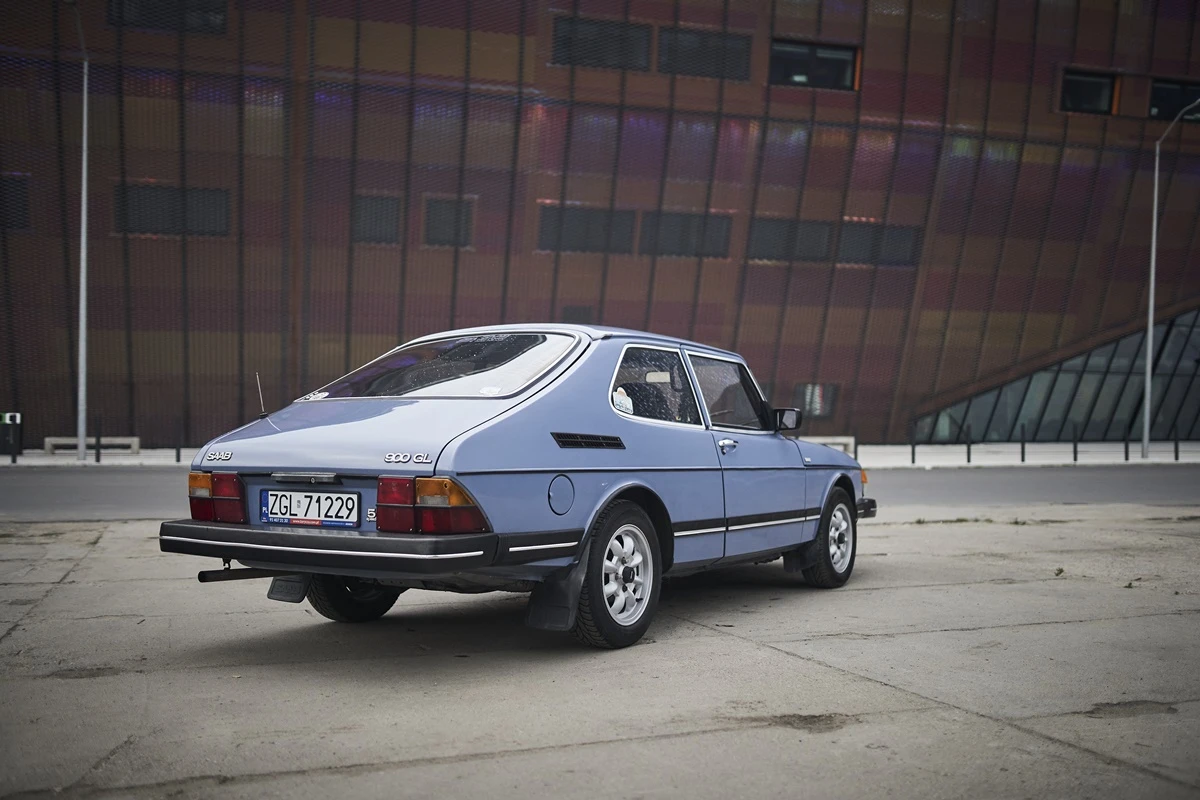 Saab 900