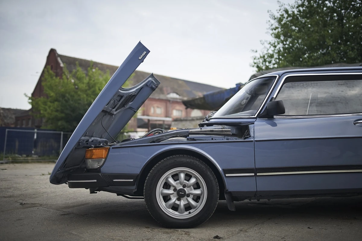 Saab 900