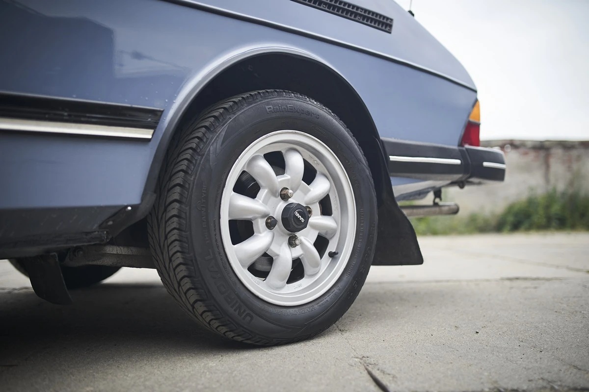 Saab 900