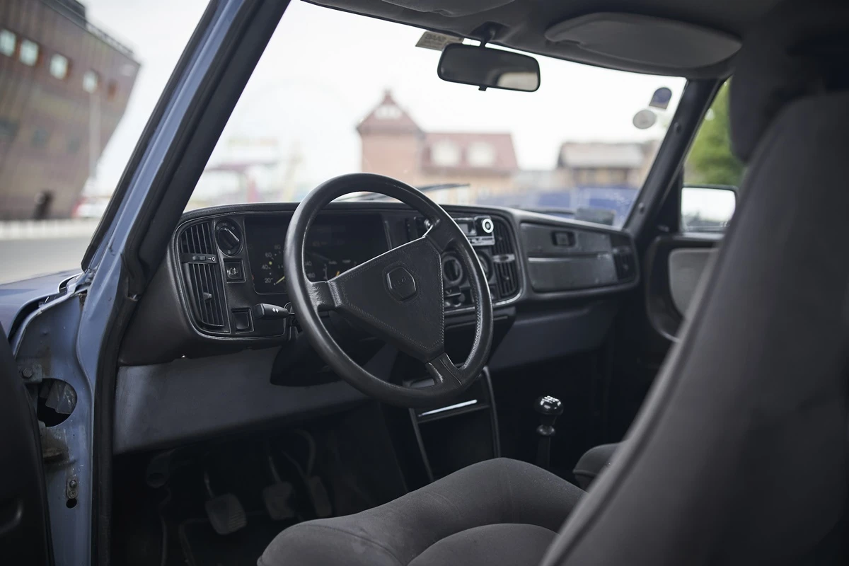 Saab 900