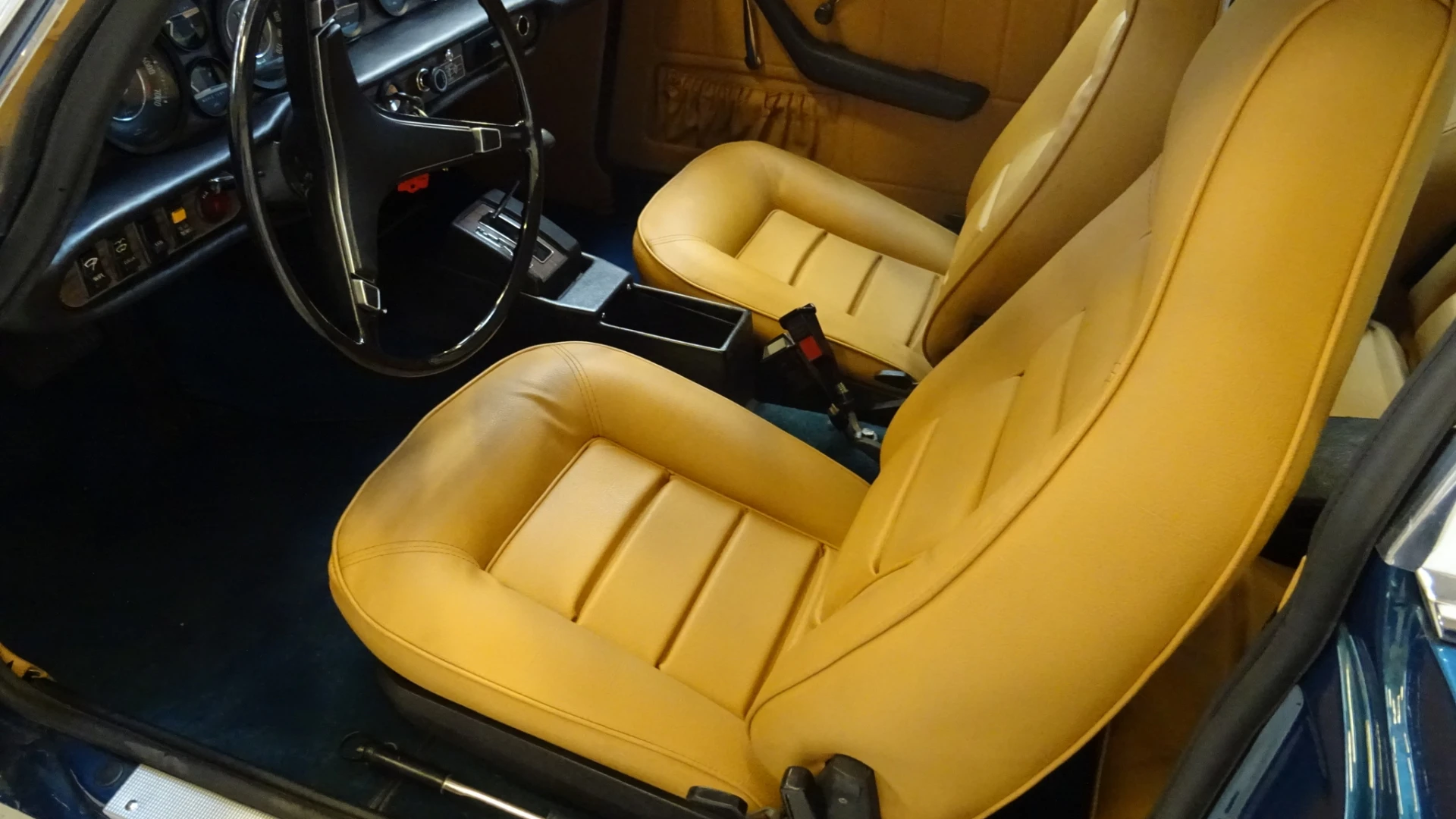 Volvo P1800