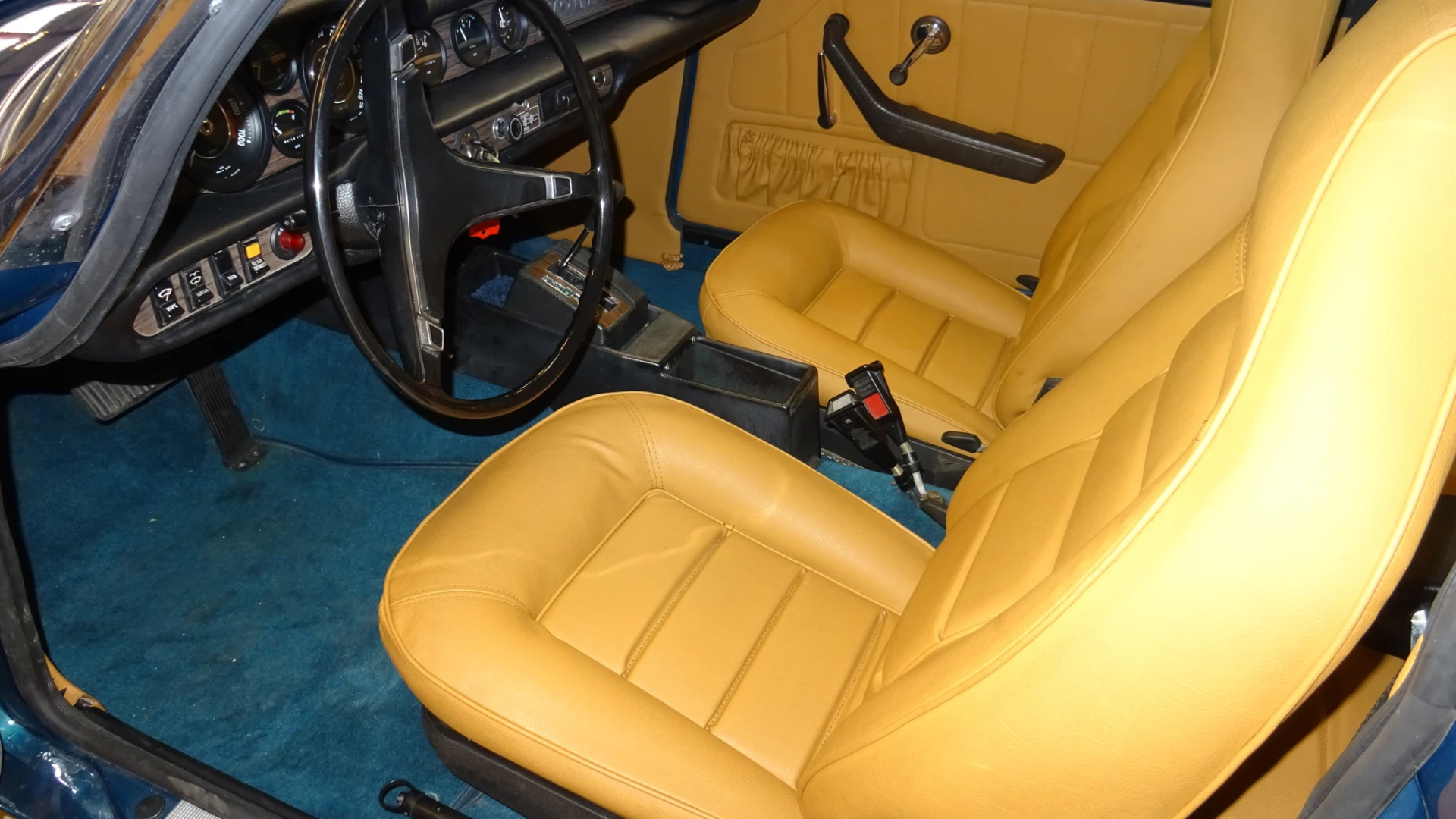 Volvo P1800